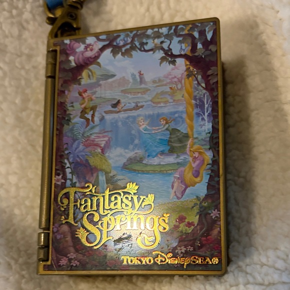 Disney Fantasy Springs Tokyo Mini Snack Case - Picture 2 of 8